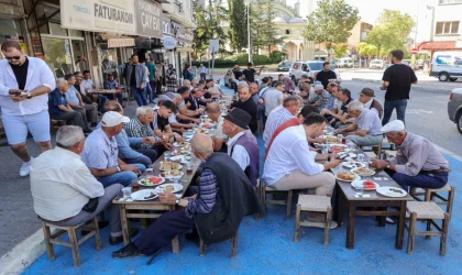 Başkan Yalım, Nuri Şeker Caddesi’nde esnaf ve vatandaşla buluştu