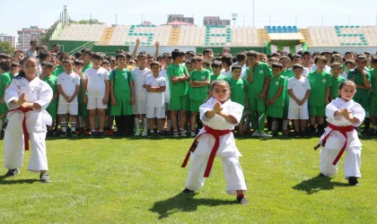 Bin 200 çocuk sporla buluştu