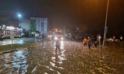 Çarşamba’yı sel aldı, ekipler arı gibi çalıştı