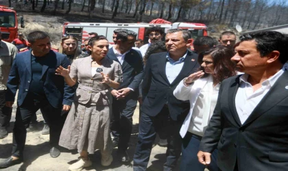 CHP Genel Başkanı Özgür Özel, Selçuk’ta yangın alanında incelemede bulundu