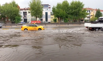 Denizli’de şiddetli yağış ve fırtına etkili oldu