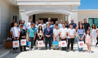 Depremin yaralarının sarıldığı Hatay’dan çıkan 10 LGS birincisi ödüllendirdi