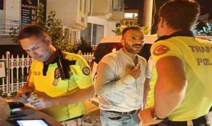 Ehliyetsiz kullandığı araçla alkollü yakalanan şahıs 2 saat polise yalvardı