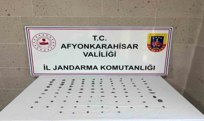 Elindeki sikkeleri satmak isteyen şahsı jandarma yakaladı