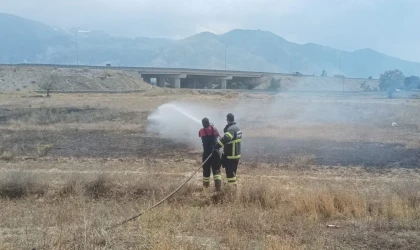 Erzincan’da örtü yangını büyümeden söndürüldü