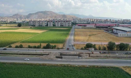 Esnaf dostu Büyükkılıç, Şeker TOKİ ve Oto Servisleri Sanayi Sitesi’ne hizmet verecek köprü çalışmasını inceledi