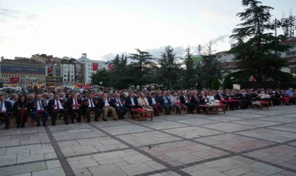 Hain darbe girişiminin 8’nci yıldönümünde yüzlerce vatandaş Kastamonu’da tek yürek oldu