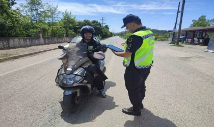 Jandarma trafikte affetmedi: 503 araç ve 159 sürücü trafikten men edildi