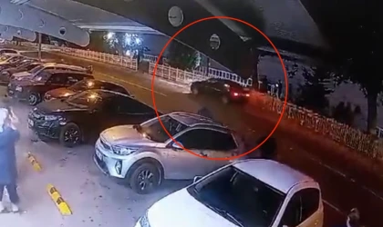 Kastamonu’da otomobilin çarptığı adam yaralandı: O anlar kamerada