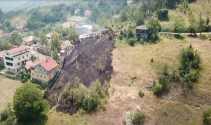 Kastamonu’da tarlada çıkan anız yangını, evlere sıçramadan söndürüldü