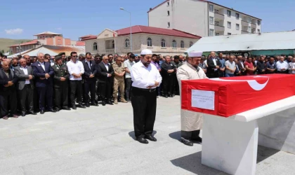 Kırıkkale’deki kazada hayatını kaybeden polis memuru Ağrı’da son yolculuğuna uğurlandı