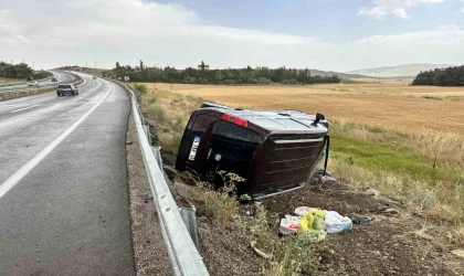 Kontrolden çıkıp şarampole uçtu, araçta bulunan 5 kişi yaralandı