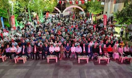 Körfezliler 15 Temmuz hain darbe girişiminin 8. yılında meydanlardaydı