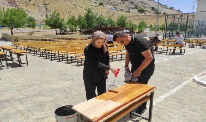 Köy okulu öğretmenleri tatil değil, okullarındaki eksikleri gidermeyi tercih etti