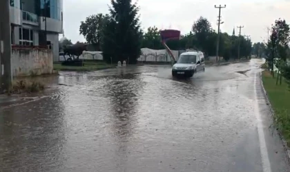 Kütahya’da sağanak yağış ve dolu etkili oldu