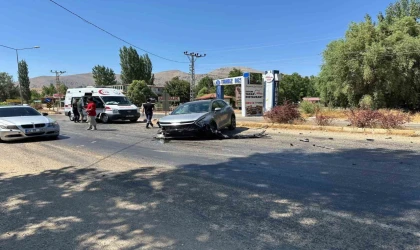 Malatya’da 2 otomobil çarpıştı: 3 yaralı