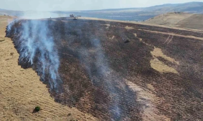 Mangal ateşi 3 bin dönüm araziye yayıldı: Yangın, mühimmat depolarına sıçramadan söndürüldü