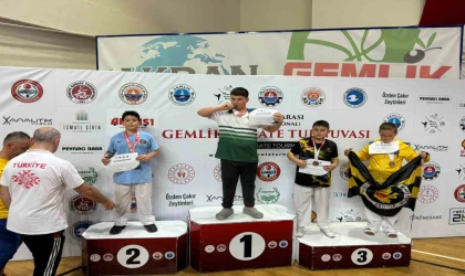 Manisa BBSK Karate takımından 16 madalya