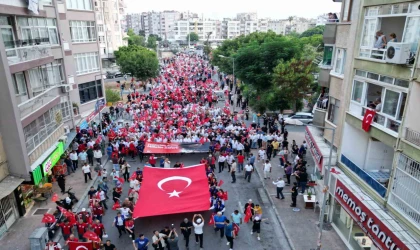 Mersin’de 15 Temmuz anma yürüyüşü düzenlendi, demokrasi nöbeti tutuldu