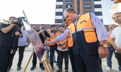 Mersin’de Büyükşehir Belediyesinin yol yapım çalışmaları sürüyor