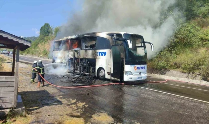 Metro Turizm’in Mercedes marka otobüsü alev alev yandı