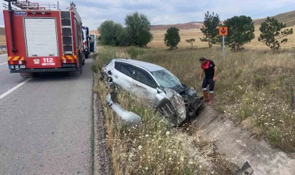 Otomobil su kanalına düştü, sürücü yaralandı