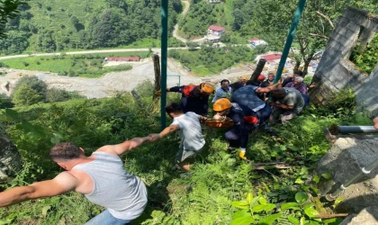 Rize’de çay toplarken elektrik akımına kapılan genç verdiği yaşam savaşını kaybetti