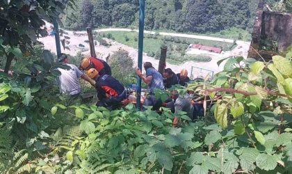 Rize’de çay toplayan vatandaş elektrik akımına kapılarak ağır yaralandı