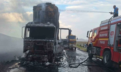 Saman balyası yüklü tır alev alev yandı