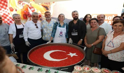 Şehzadeler Belediyesi 2 bin kişiye aşure dağıttı