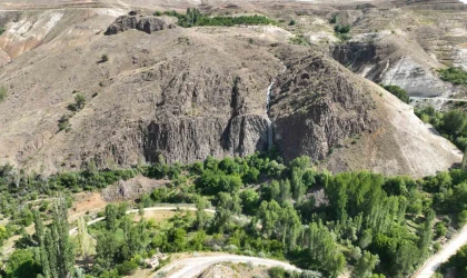 Sivas’ın saklı güzelliği Suçatı Şelalesi keşfedilmeyi bekliyor