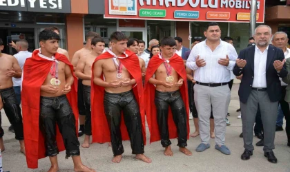 Tokat’ta şampiyon pehlivanlar coşkuyla karşılandı