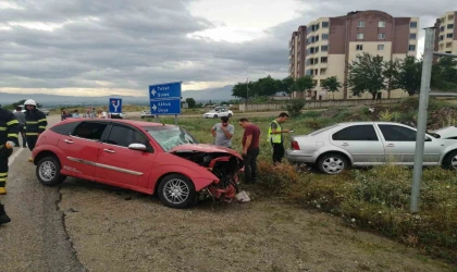 Tokat’ta otomobiller çarpıştı: 3 yaralı