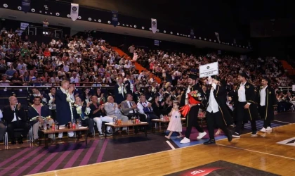 Toros Üniversitesi’nde mezuniyet coşkusu