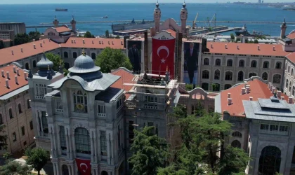 Üsküdar’da tarihi binanın kubbesi yanarak çökmüştü, çalışmalar havadan görüntülendi