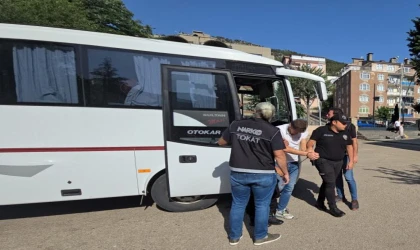 Uyuşturucu operasyonunda gözaltına alınan zanlılar adliyede