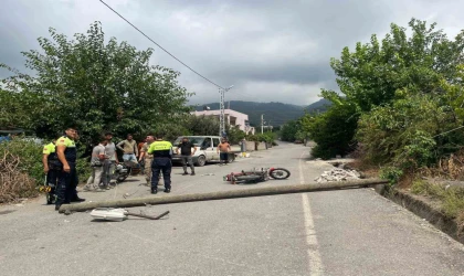 Üzerine elektrik direği devrilen şahıs yaralandı