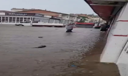 Zile’de sağanak nedeniyle galericiler sitesi göle döndü