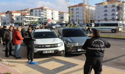 Aksaray'da park yeri kavgası: 1'i polis 3 yaralı