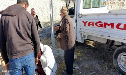 Karapınar'da tırla çarpışan kamyonet önce yayalara ardından duvara vurarak durdu