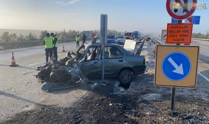 Kulu'da feci kaza; Ters yöne giren otomobil tırla çarpıştı!